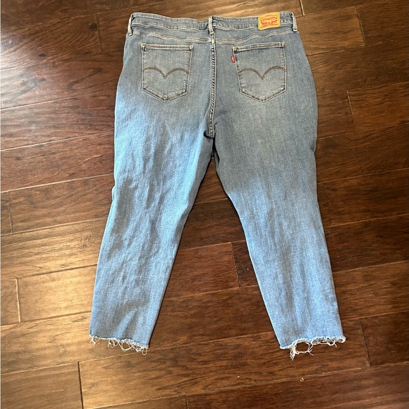 Levis - Picture 3 of 3